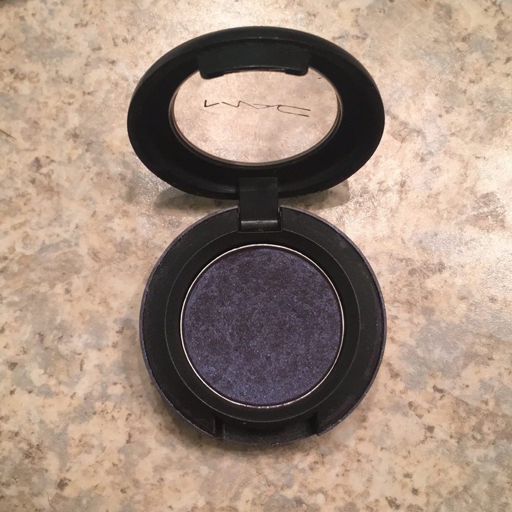 MAC eyeshadow in THUNDER
